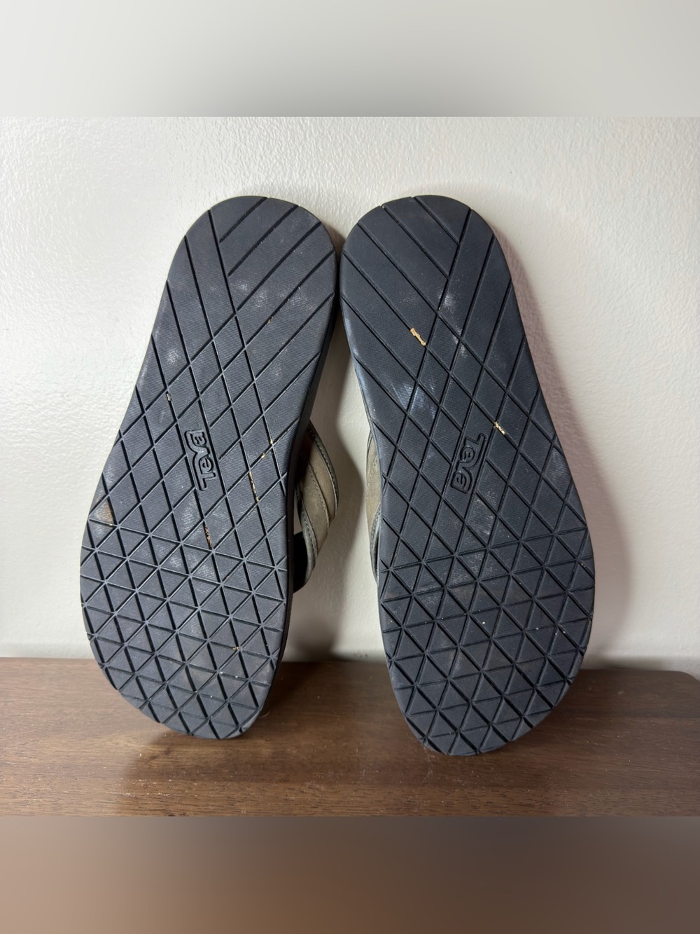 Teva Azure Gray Leather Flip Flop Sandals 12 Mens - Picture 6 of 7